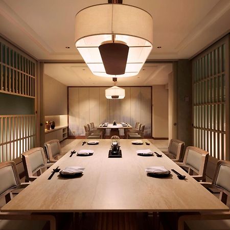 Hilton Petaling Jaya Hotel Buitenkant foto A private dining room at a restaurant in Tokyo