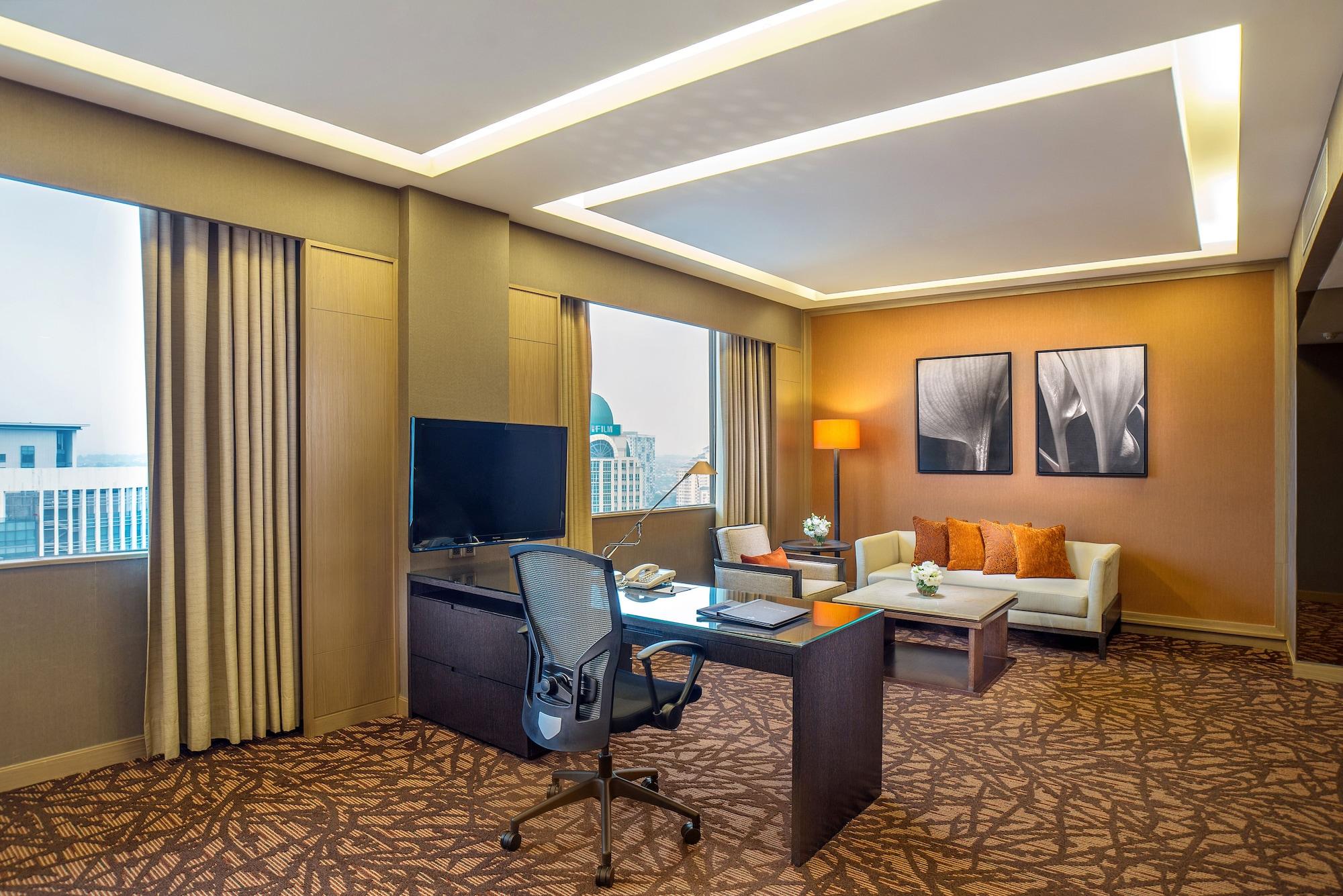 Hilton Petaling Jaya Hotel Buitenkant foto A suite at the hotel