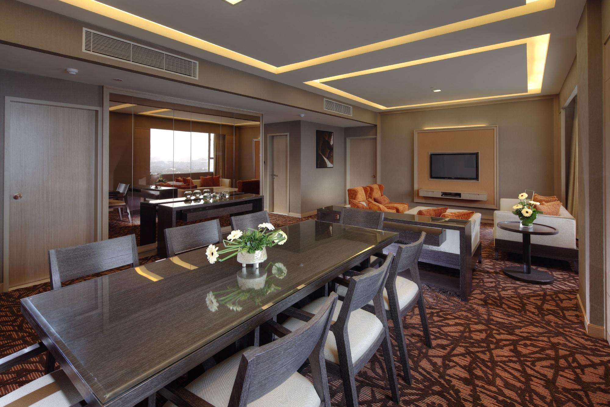 Hilton Petaling Jaya Hotel Buitenkant foto A suite at the hotel