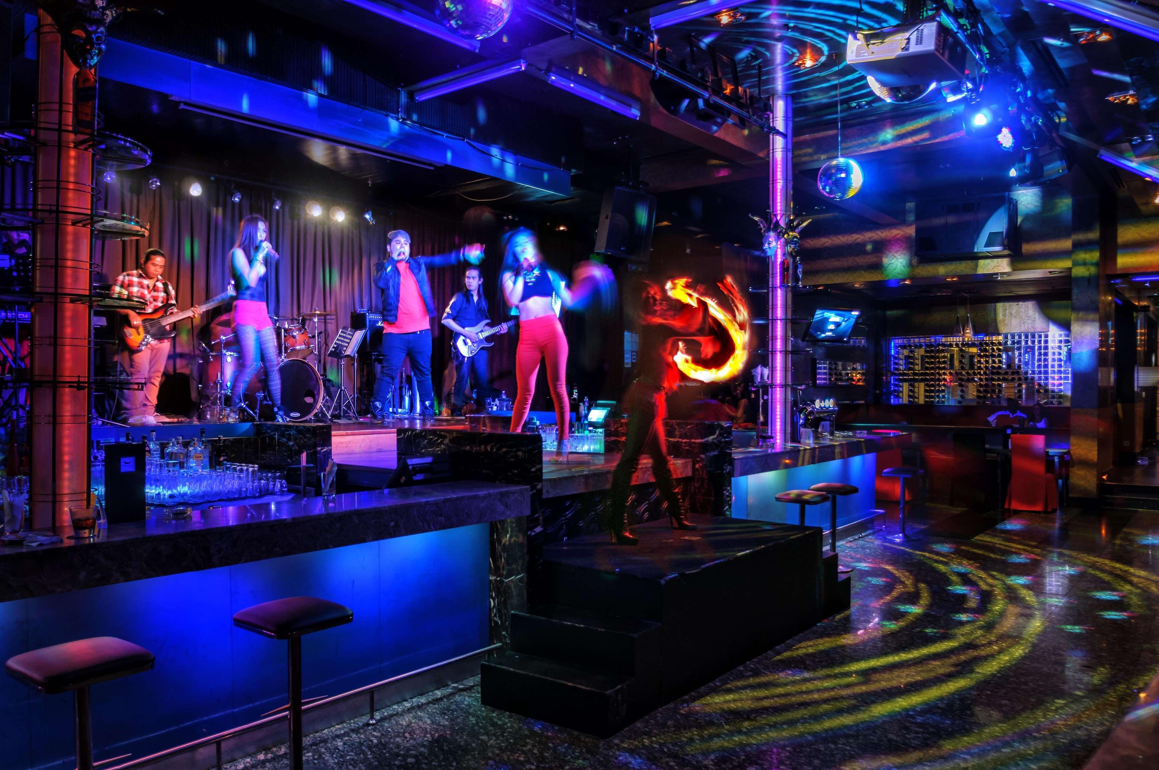 Hilton Petaling Jaya Hotel Buitenkant foto The interior of the nightclub
