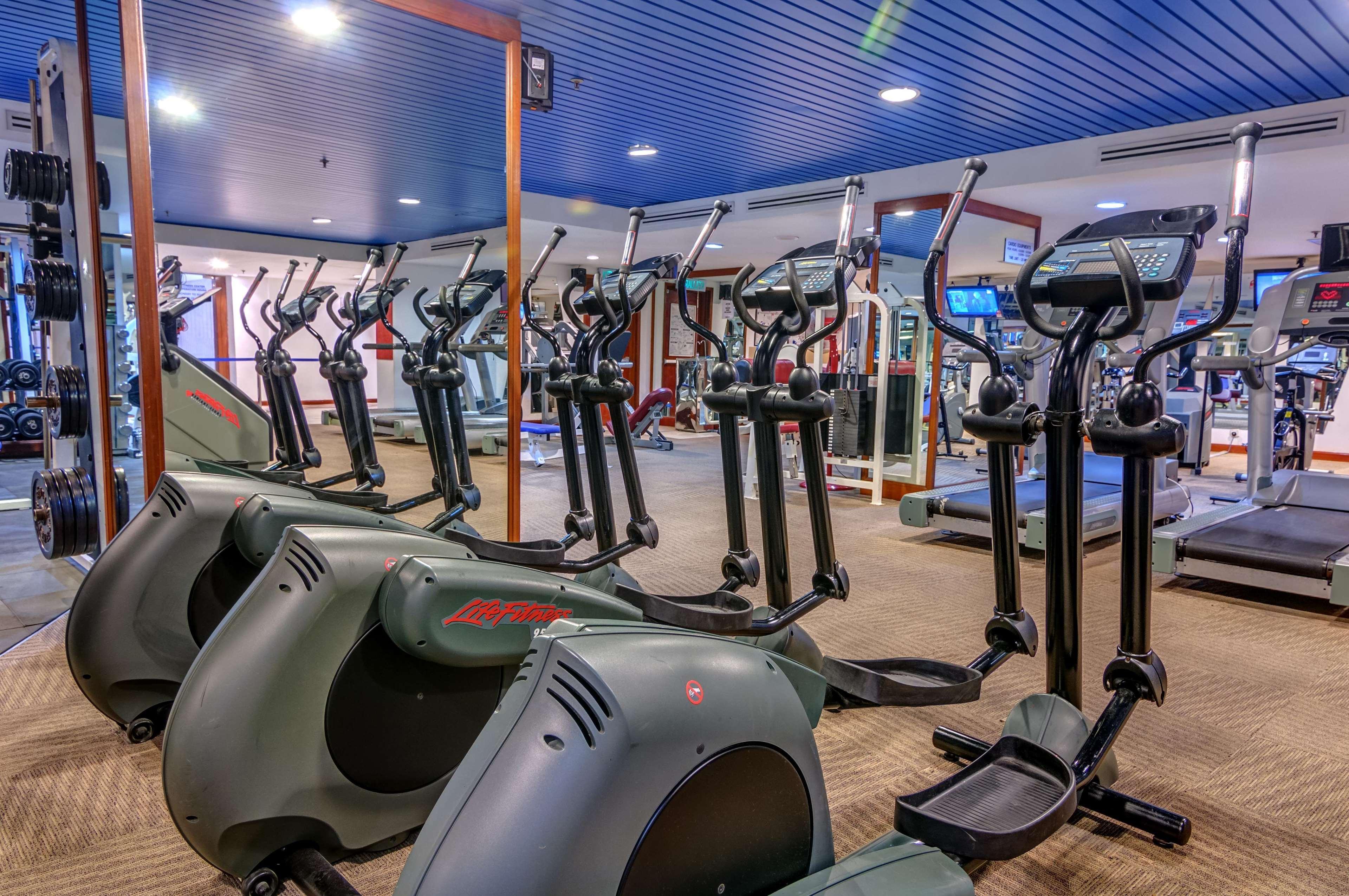 Hilton Petaling Jaya Hotel Buitenkant foto Elliptical cross trainer