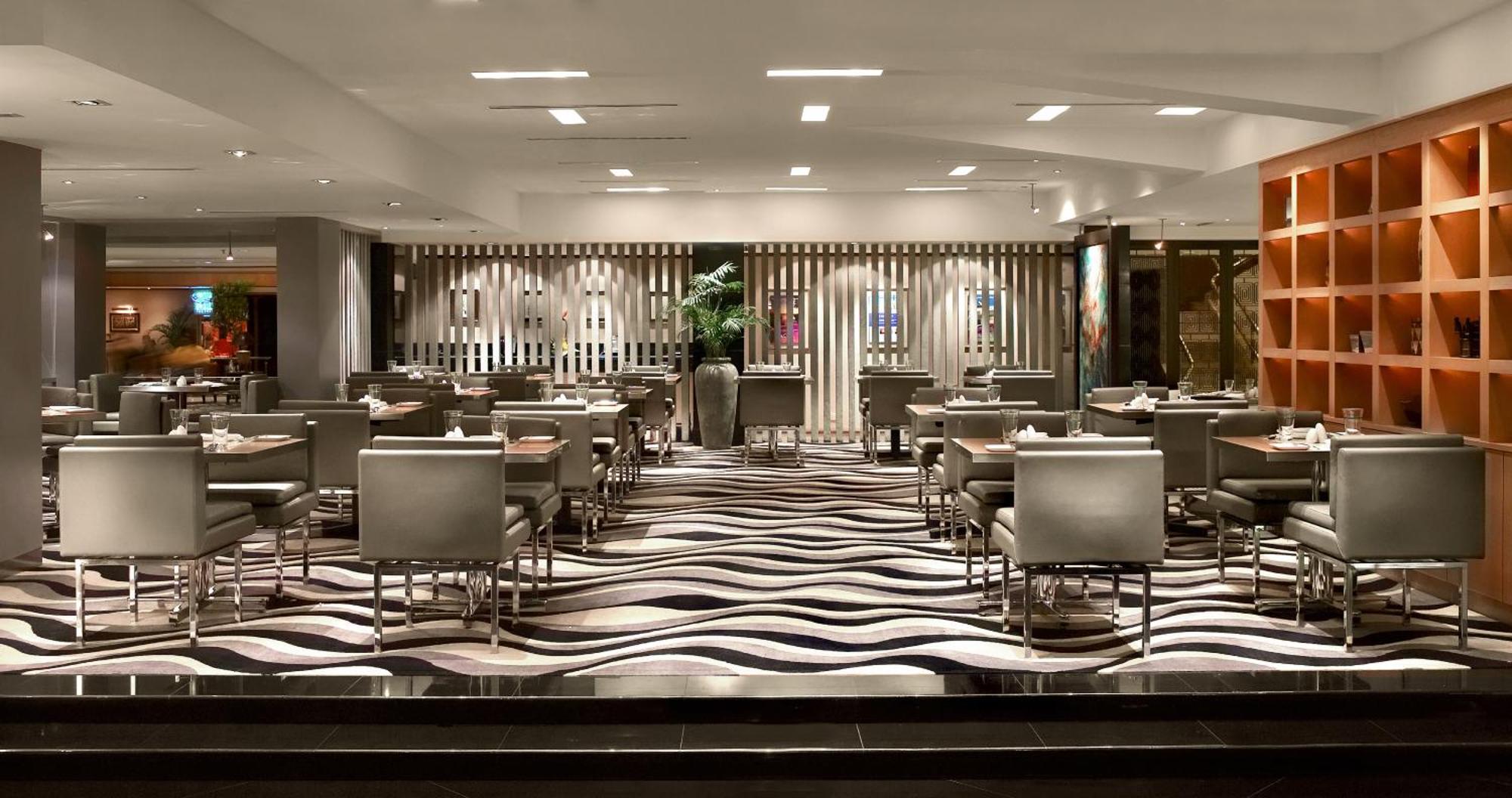 Hilton Petaling Jaya Hotel Buitenkant foto The restaurant