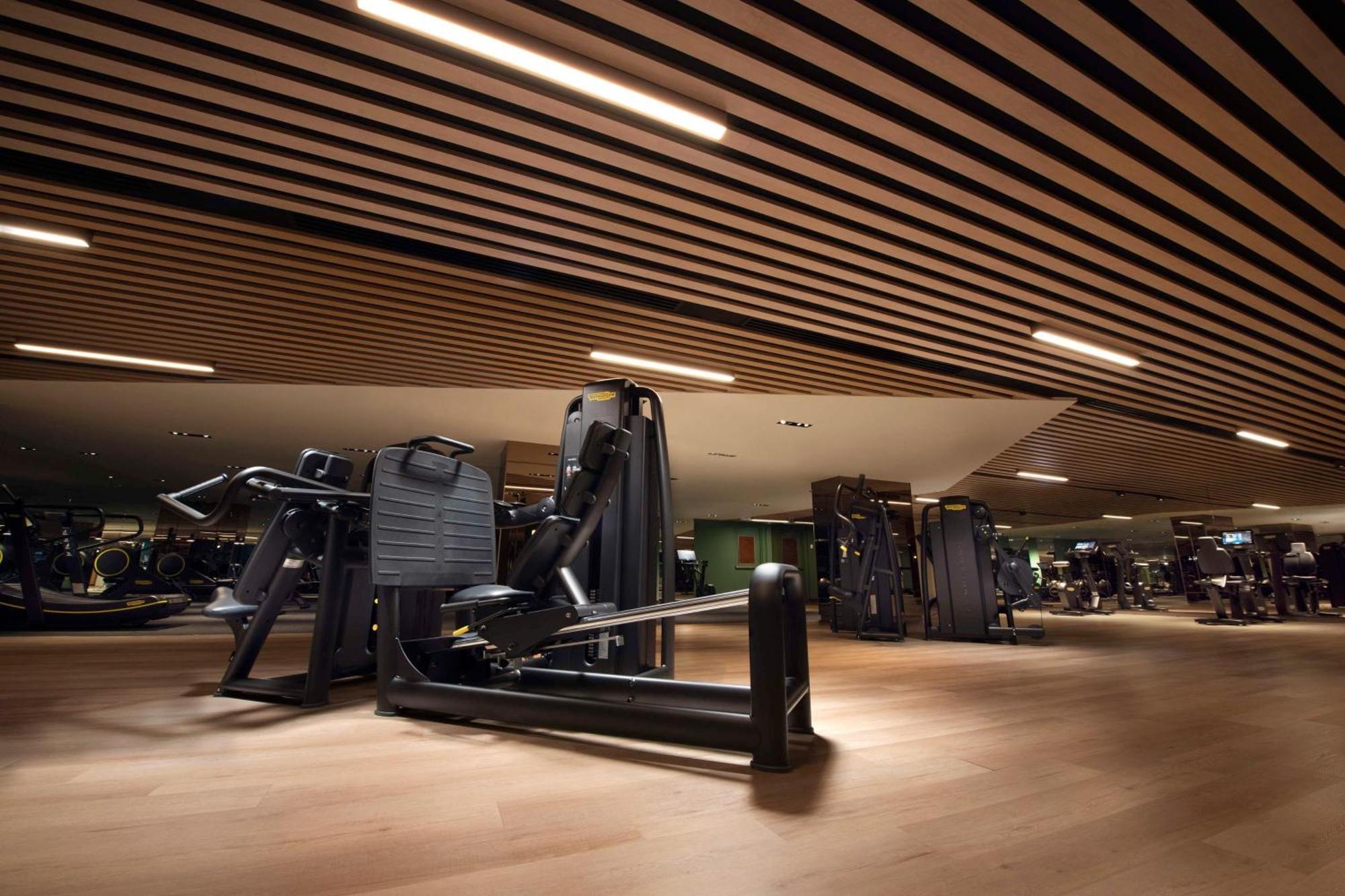 Hilton Petaling Jaya Hotel Buitenkant foto The gym at The Dorchester
