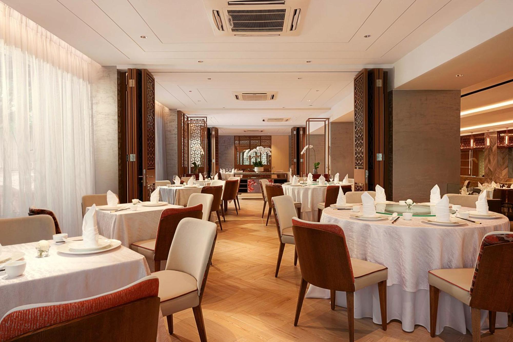 Hilton Petaling Jaya Hotel Buitenkant foto Interior of the restaurant