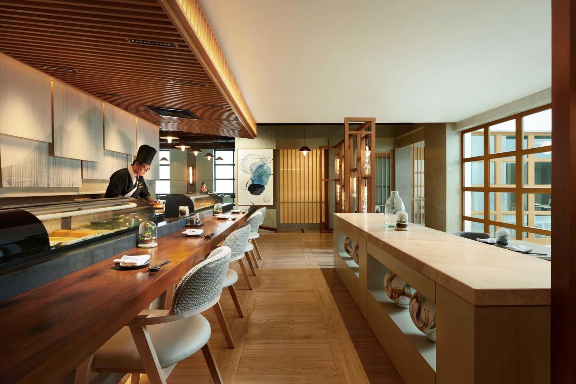 Hilton Petaling Jaya Hotel Buitenkant foto Sushi restaurant